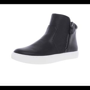 NWT Gentle Souls by Kenneth Cole Women's Carter Mid-Top Sneaker size 8.5 Black